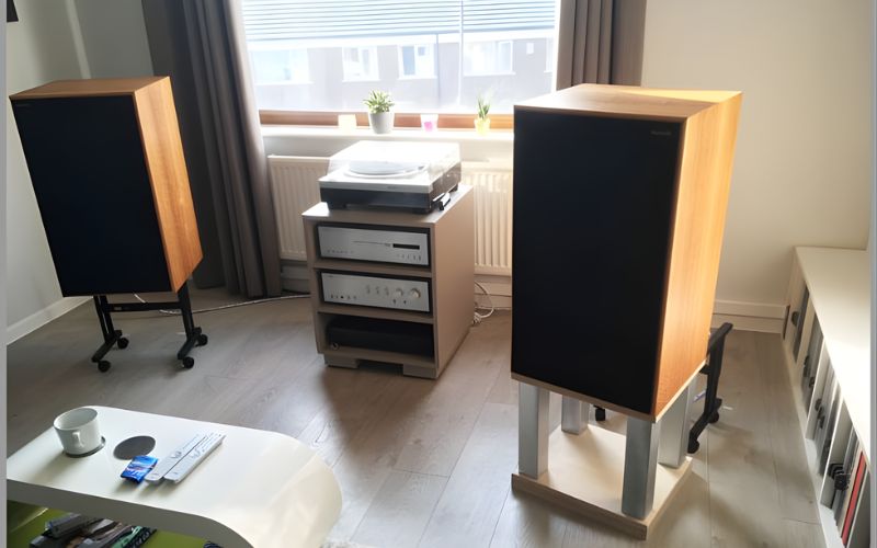 Chân kệ để loa thiết kế đơn giản