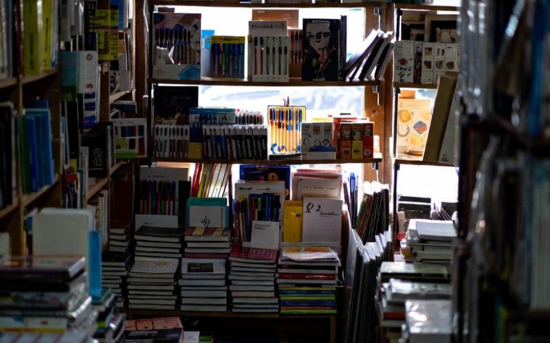 Đặt mặt hàng chính ở vị trí khó tiếp cận