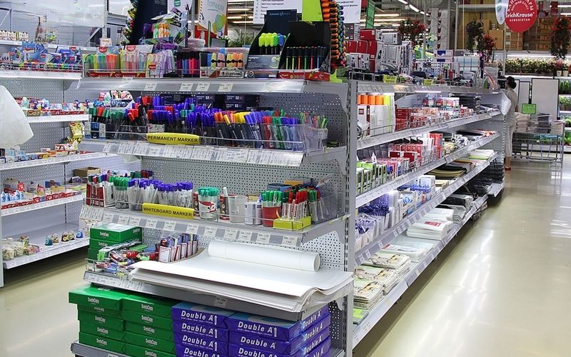 Trưng bày tại cửa hàng văn phòng phẩm