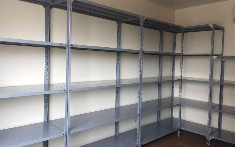 Kinh nghiệm lựa chọn kệ sắt hiệu quả và tiết kiệm