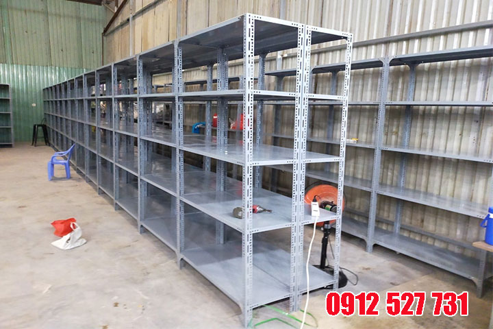 Kệ sắt v lỗ giá rẻ tại Quận  4
