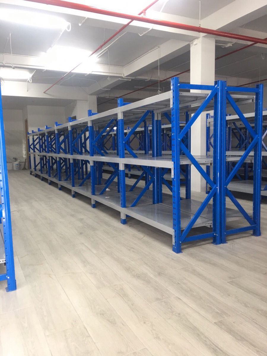 thi công kệ sắt trung tải tại long an
